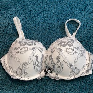 Victoria’s Secret Body By Victoria Lace pushup bra